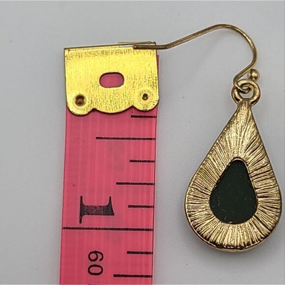 Green teardrop dangle earrings,  goldtone - Picture 3 of 4